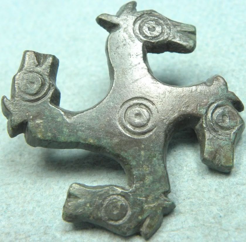 ROMAN BRONZE ZOOMORPHIC SWASTIKA BROOCH, HORSES  