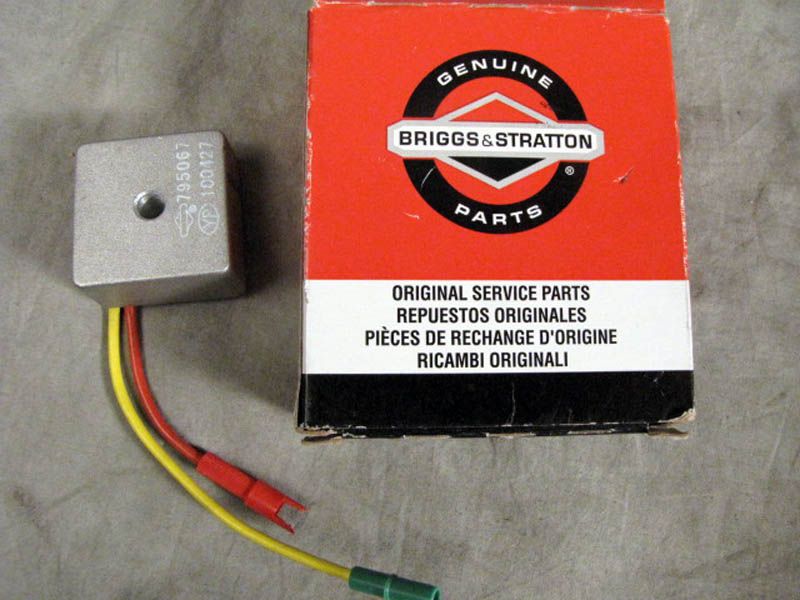 Briggs & Stratton Small Motor Voltage Regulator 794360 NEW  