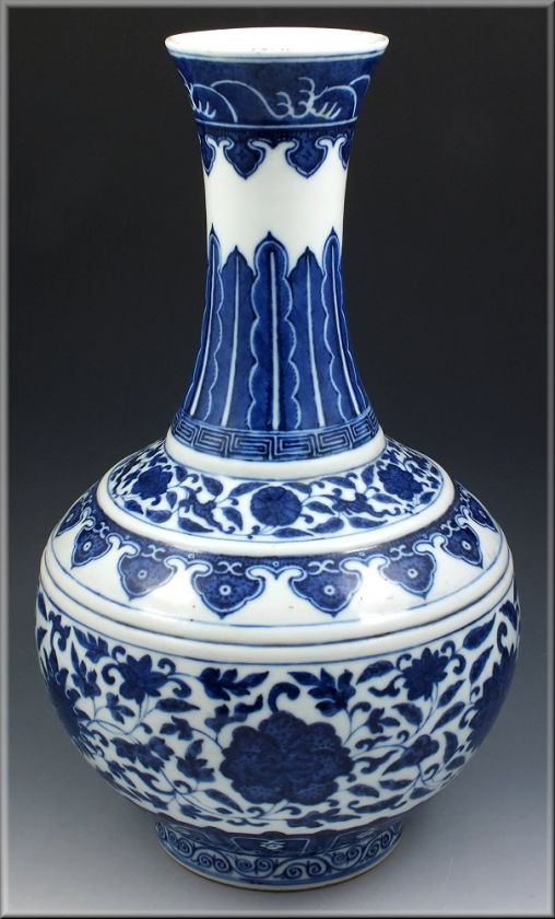 Fine 18th / 19th Century Antique Chinese Blue & White Bottle Vase 