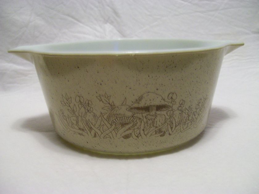Pyrex Bowl Speckled beige with mushrooms 474 B 1.5  