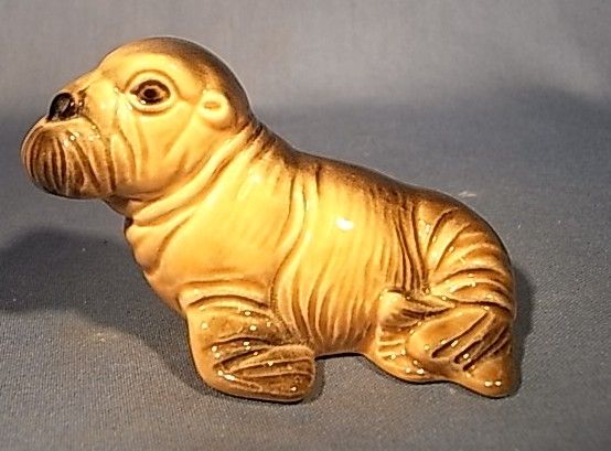 BEAUTIFUL WALRUS FIGURINE CHINA PORCELAIN GOBEL TW26  