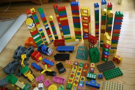   LOT 600 PC SPECIALTY BLOCKS THOMAS TRAIN BOB BULIDER PEOPLE ANI  