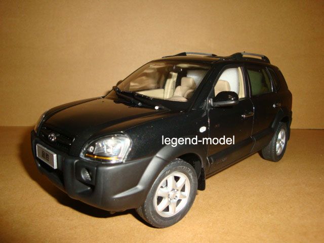 18 2005 Hyundai Tucson black color  