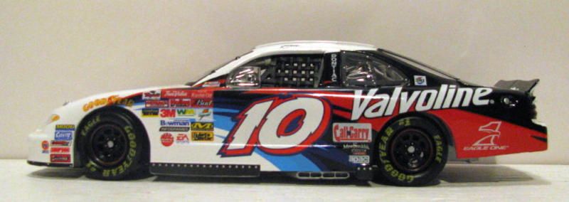 Johnny Benson #10 Valvoline Nascar Action Ltd. 1/24 NIB  