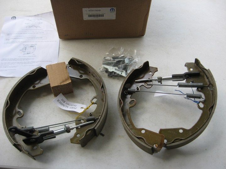 05 06 07 08 09 Dodge Dakota OEM Rear Brake Shoes Kit  