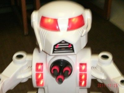   OR REPAIR TOYMAX 1999 RAD 2.0 ROBOT, NEW BATTERY, CHARGER AND REMOTE