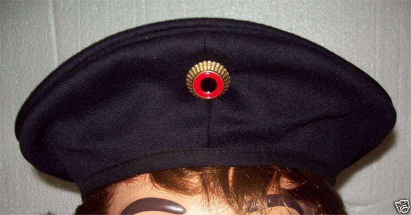 WOOL FELT BLACK BERET WITH GERMAN ARMY WEHRMACHT PIN  