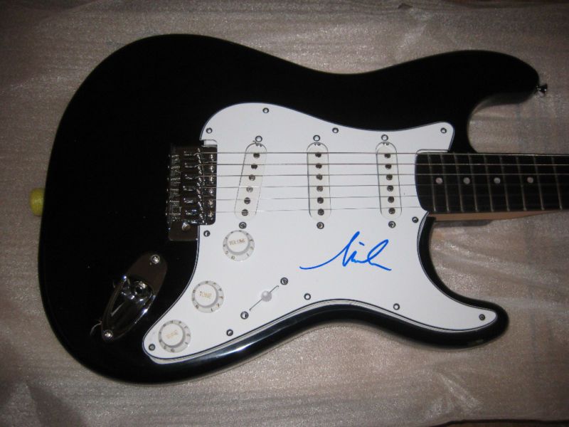 MIRANDA COSGROVE iCARLY Signed GUITAR PROOF  