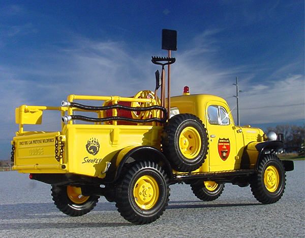 RARE SMOKEY BEAR 2005 Dodge Power Wagon   First Gear  