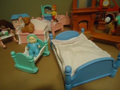 1995 LITTLE TIKES GRAND MANSION DOLLHOUSE ORIGINAL FURNITURE DOLLS 